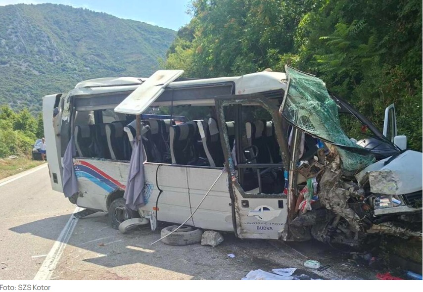 Prevrnuo se kombi sa srpskim turistima u Crnoj Gori, jedna osoba preminula, dete kritično