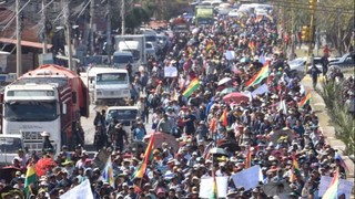 Una masiva marcha en Cochabamba se dirige a Cercado y pide la renuncia del presidente 