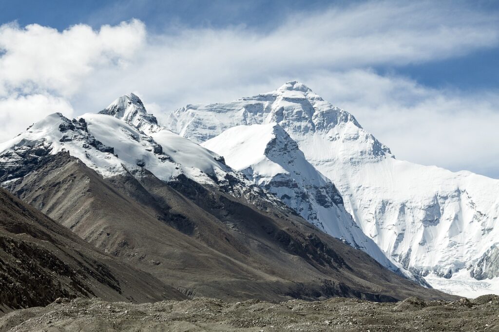 US climber smashes Everest speed record