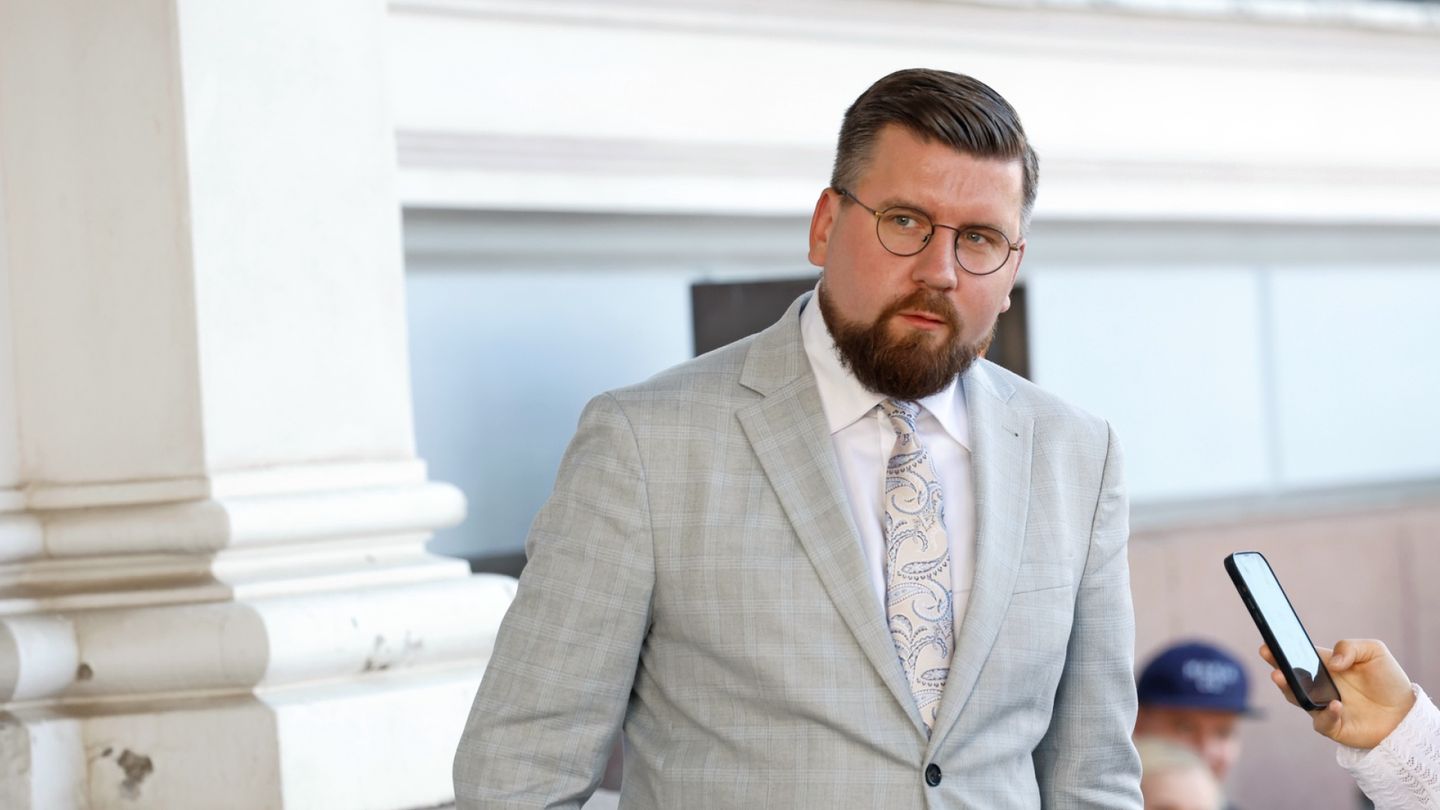 Matkustaminen | Britannia esti Sebastian Tynkkysen ja Päivi Räsäsen pääsyn maahan