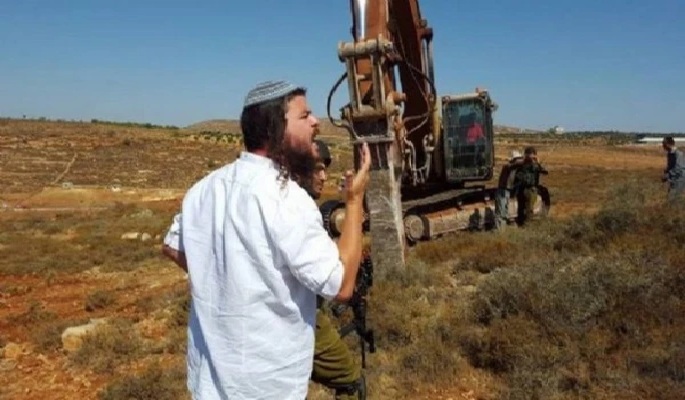 مستوطنون صهاينة يواصلون اعتداءاتهم ضد الفلسطينيين وممتلكاتهم في الضفة بحماية قوات العدو الإسرائيلي