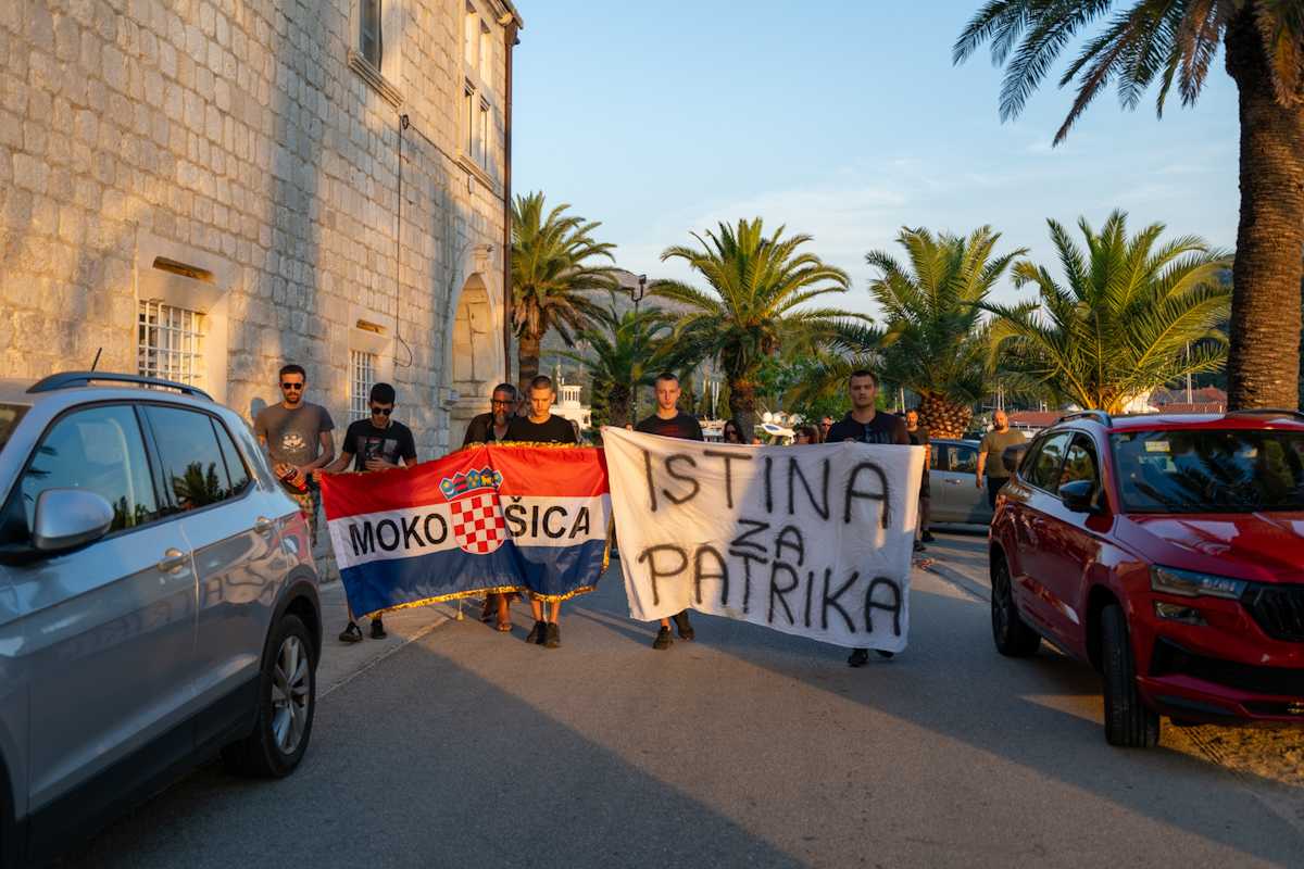 (FOTO) ‘ISTINA ZA PATRIKA’ Održan tužni mimohod za Patrika Kajinića