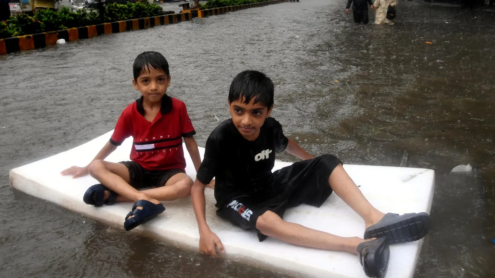 Mumbai floods: Roads shut, train, Metro services hit, red alert issued
