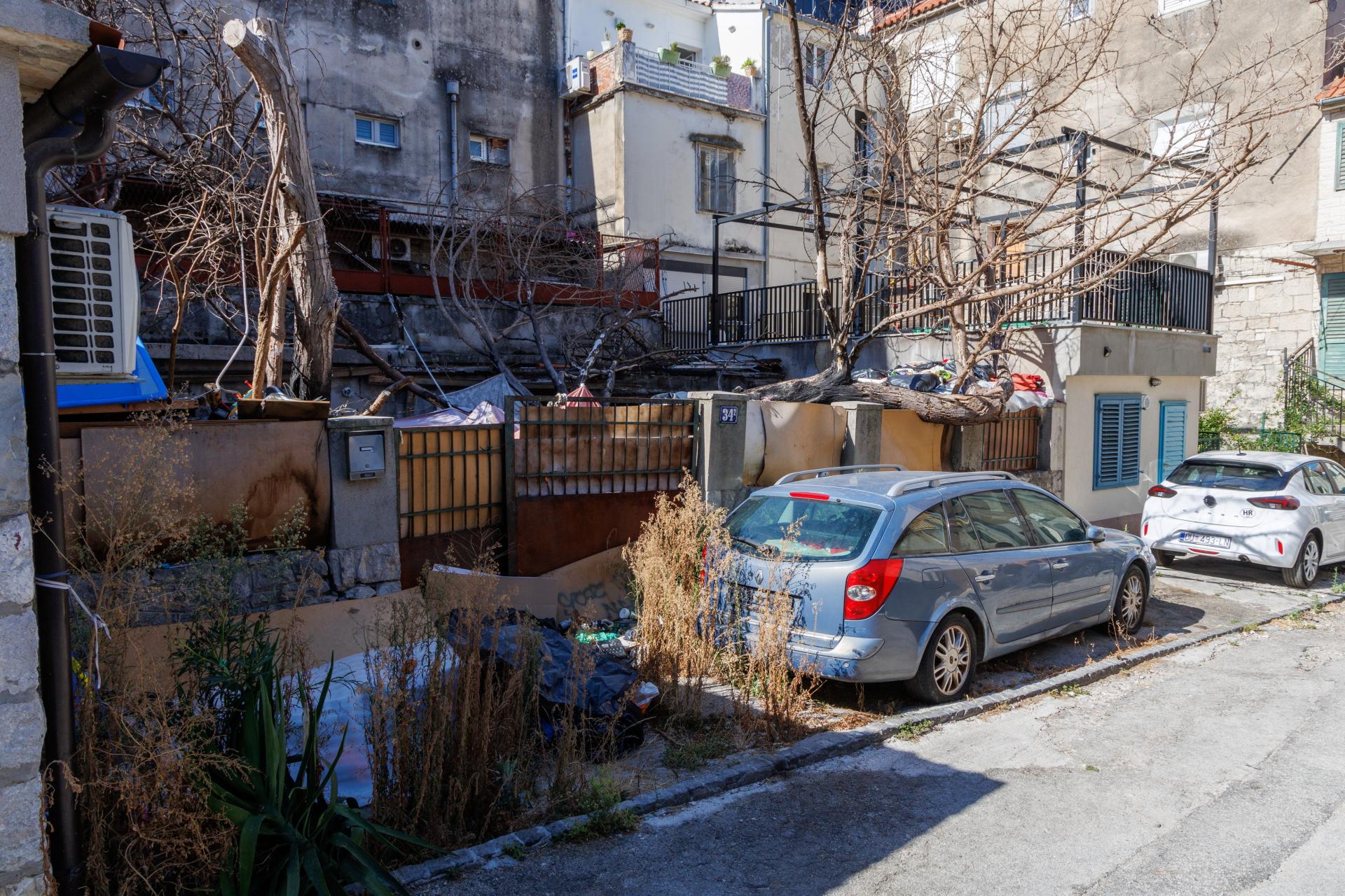 Tko je ‘pojeo‘ prijave o splitskom ‘susjedu iz pakla‘: stigli su odgovori institucija, ovo je luđe od smeća i pantagana