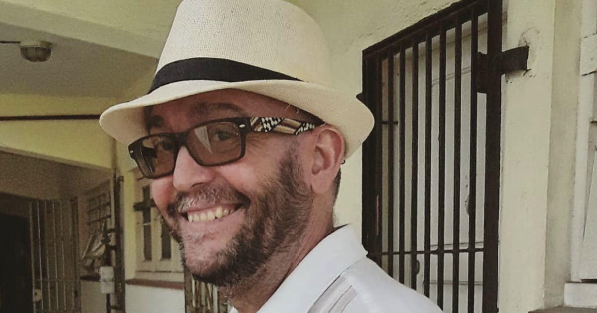 El público podrá disfrutar de una presentación que combina monólogos, interacción con los asistentes y comentarios sobre la realidad cubana actual.