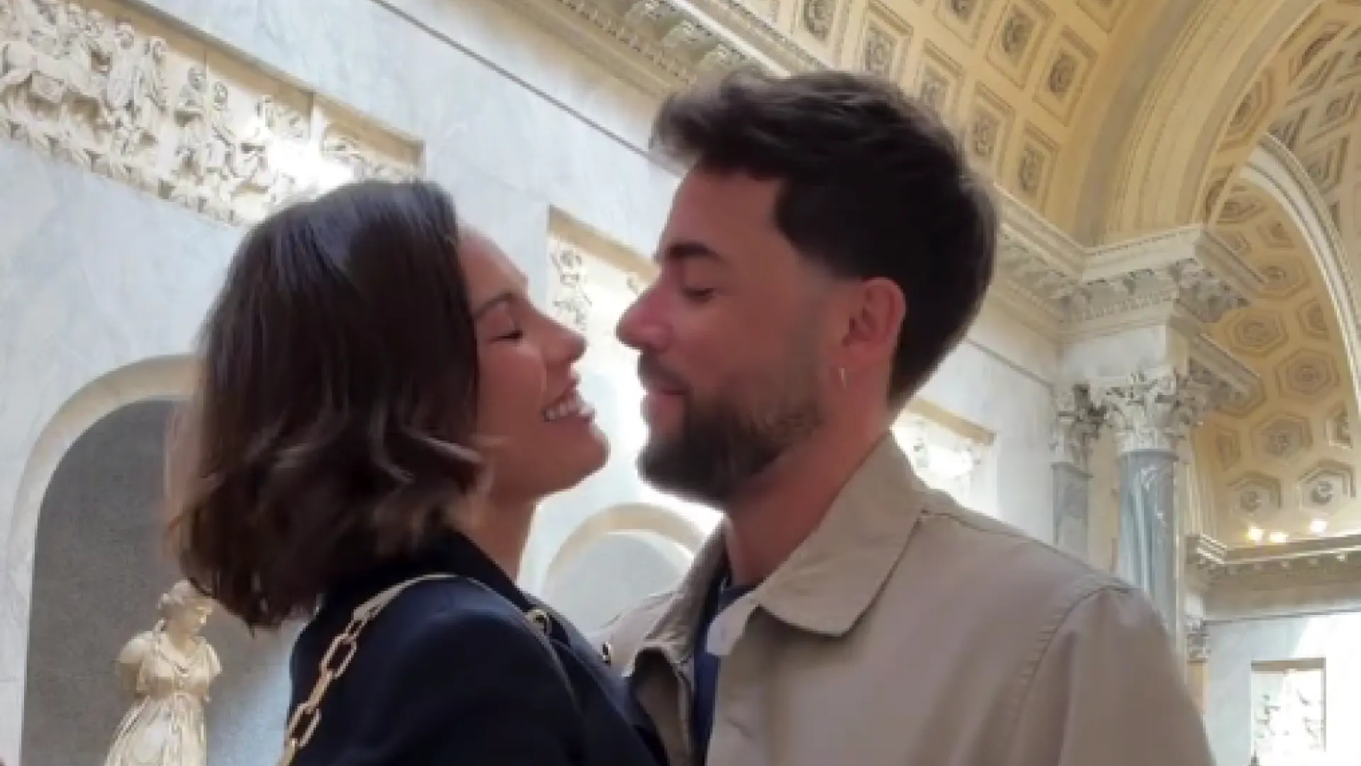  El romántico viaje de Jessica Bueno a Roma: "Entre tanta historia… nosotros creamos la nuestra" 