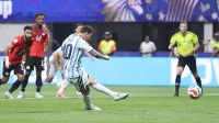 Destaque da Copa, goleiro do Paraguai entra na mira do Manchester United