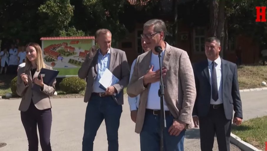 "GOSPOĐA JE REKLA DA JE SREĆNA ŠTO JE DOBILA LEK PO NIŽOJ CENI" Vučić u Kuršumliji: Hvala vam što ste to primetili
