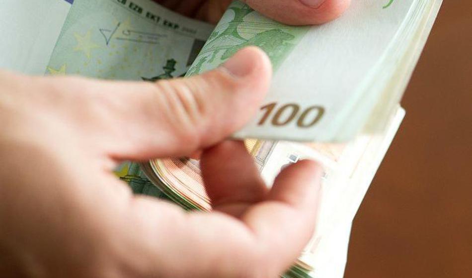 Evropa jim zaupa vizume, oni pa na prosilcih služijo milijone