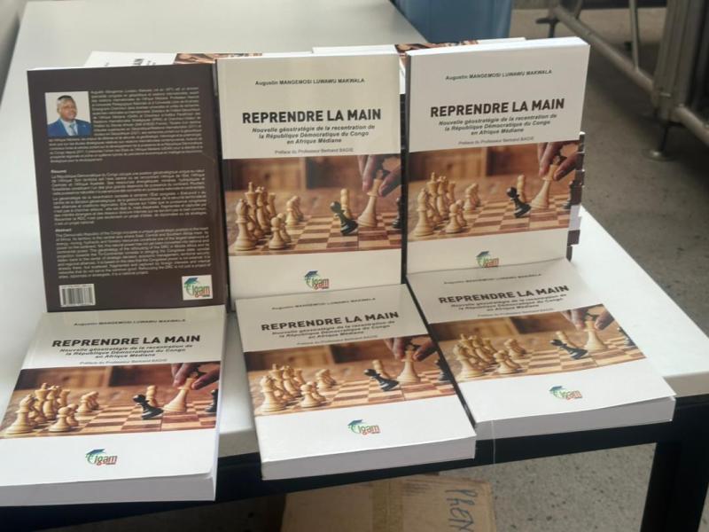 RDC : dans son livre, le professeur Augustin Mangemosi plaide pour une « recentralisation géostratégique » du pays 