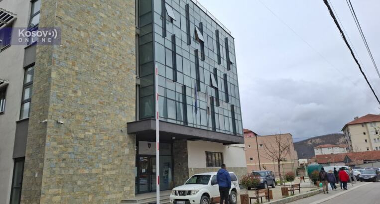 "OČIGLEDNO JE NAMERA POLICIJE BILA DA TO UČINI NA PREVARU" Opština Severna Mitrovica: Nismo konsultovani o rušenju garaža