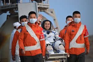 Tri kineska astronauta vratila se na Zemlju posle gotovo sedam meseci u svemiru