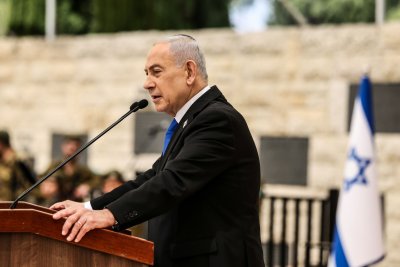 Benjamin Netanyahu orders IDF to widen area of Gaza it occupies to 70%
