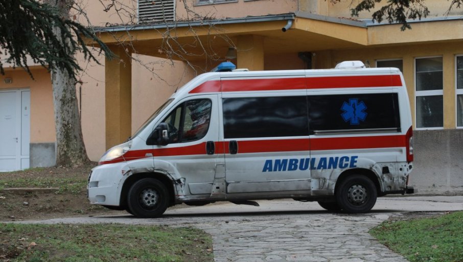 MALIŠAN PAO KROZ PROZOR: Dete preživelo pad sa devetog sprata