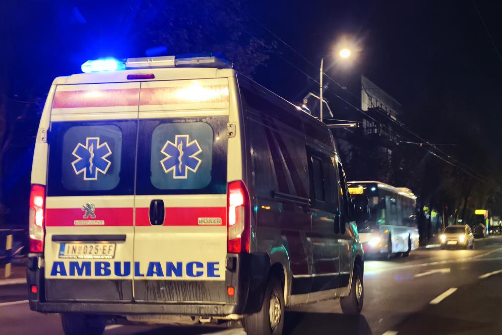 DRAMATIČNA NOĆ U BEOGRADU: Muškarac pao sa motora, Hitna intervenisala zbog tuča 