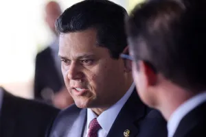 Alcolumbre prorroga por 60 dias MP que autoriza subsídios aos combustíveis