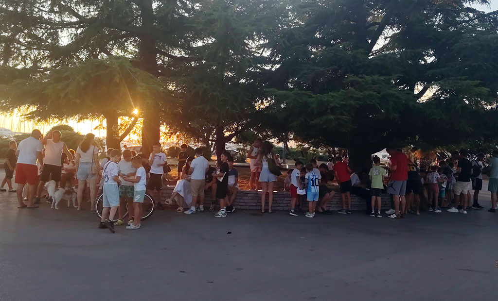 Mjenjaža i mundijal spojili generacije, desetine kolekcionara i na drugoj barskoj razmjeni sličica