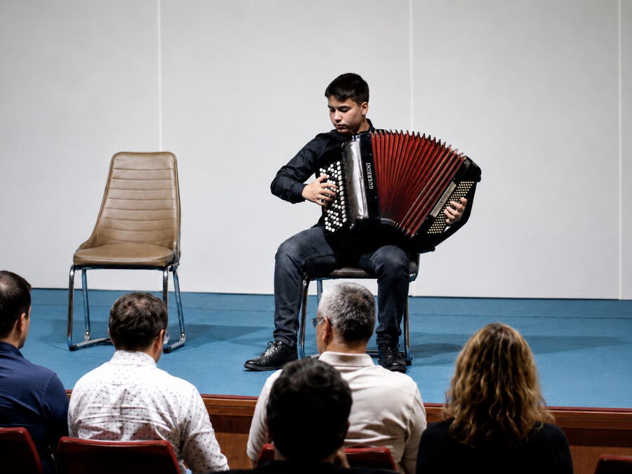 Mladi virtuozi zablistali u Leskovcu: Poznati najbolji harmonikaši na Memorijalu „Jakov Mitić“