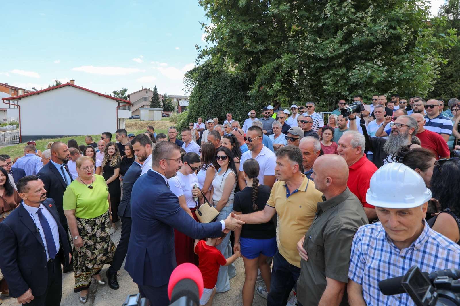 Edno čudo narod go prečeka deneska Mickoski vo Bitola – se gradi novo učilište i se realiziraat niza drugi proekti (FOTO)