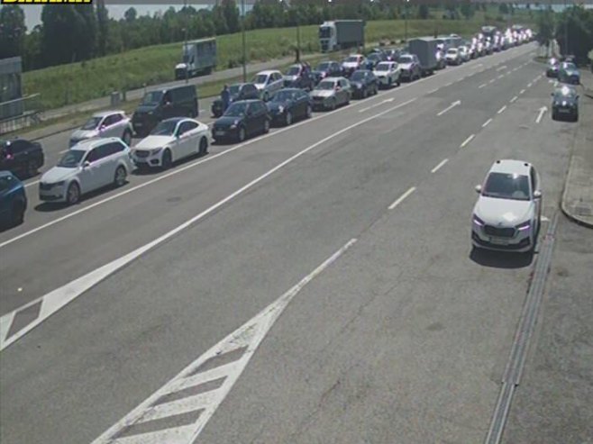 Pojačan saobraćaj prema Hrvatskoj i Crnoj Gori