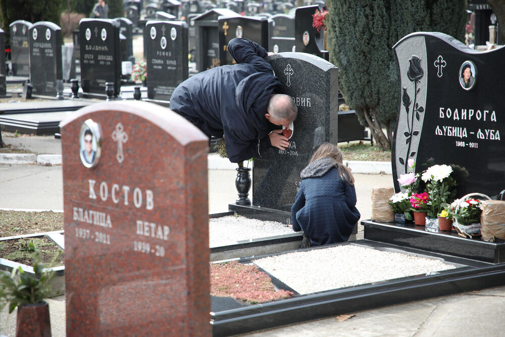 Sutra su letnje Zadušnice: Bez ove 3 stvari ne idite na groblje!