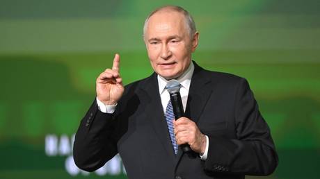 Putin vows overwhelming response to Ukrainian attacks