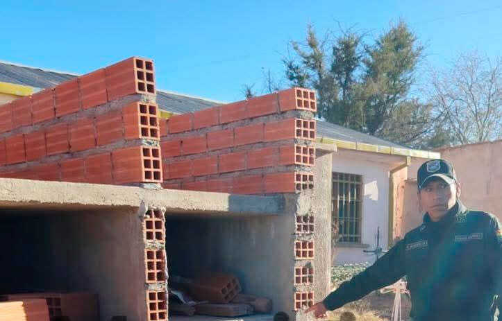 Pocoata: turba saca de celdas y quema a tres acusados de robo de un vehículo