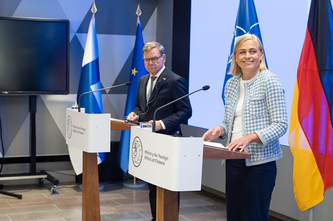 German FM hails Finland as model for defence against Russia