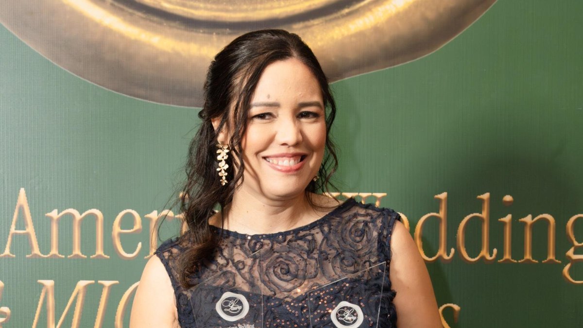 
                Julissa Villar es reconocida como Mejor Oficiante de Ceremonias Simbólicas de RD
            