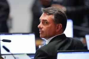 Argumentação, perguntas e registro oficial: como será a audiência nos EUA com Flávio