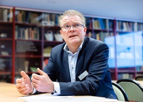 Sjukhusdirektören vänder:  Polisanmäler läkarna på psykiatrin