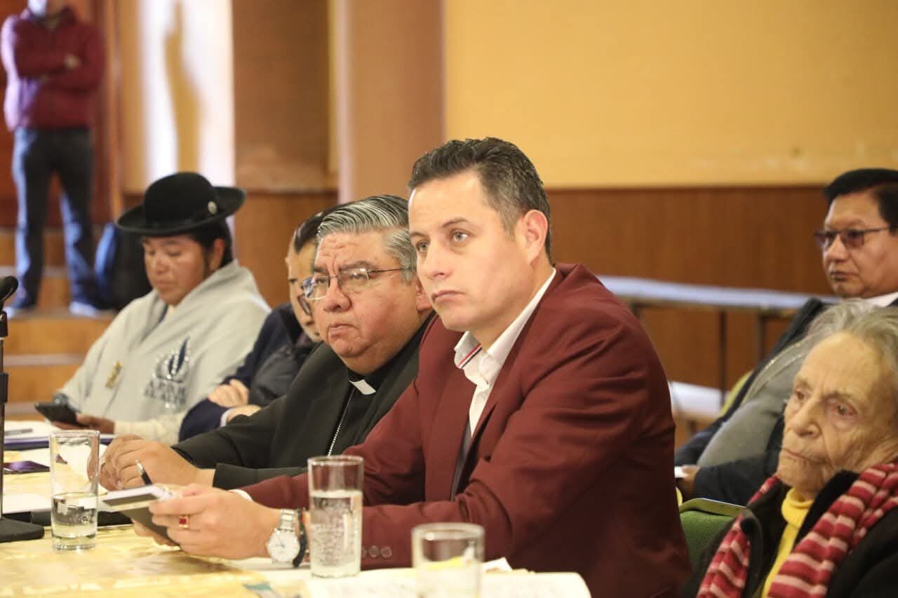 Lara llama a diálogo este domingo e invita a Rodrigo Paz y a la COB