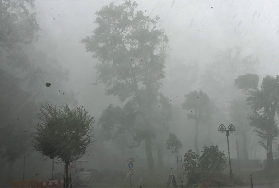 Tornado u Sloveniji: Oštećeno 15 objekata (VIDEO)