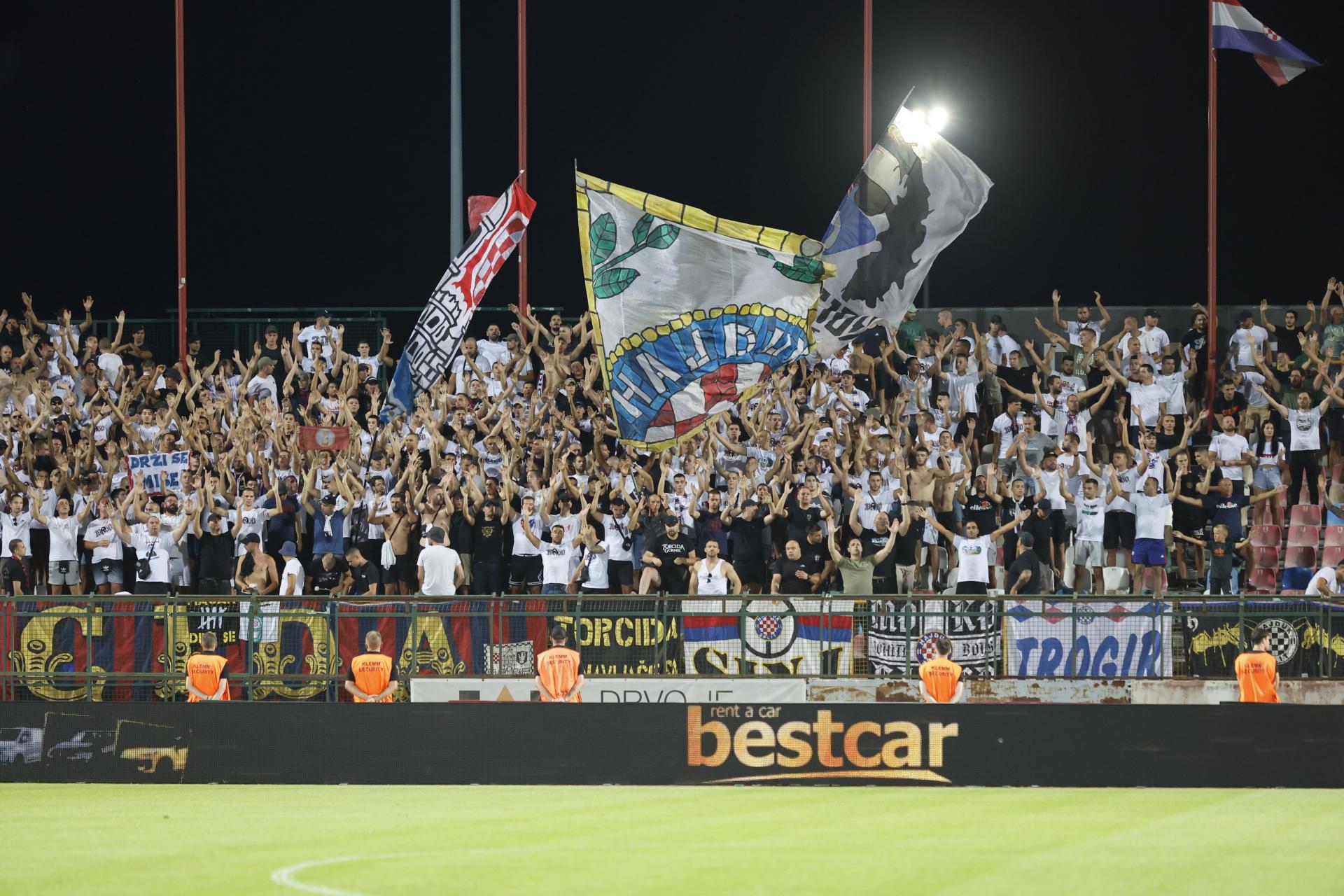 Je li netko okrenuo redoslijed naopako? Hajduk zbog navijača u ovom kolu dobio najmanju kaznu, evo cijele liste