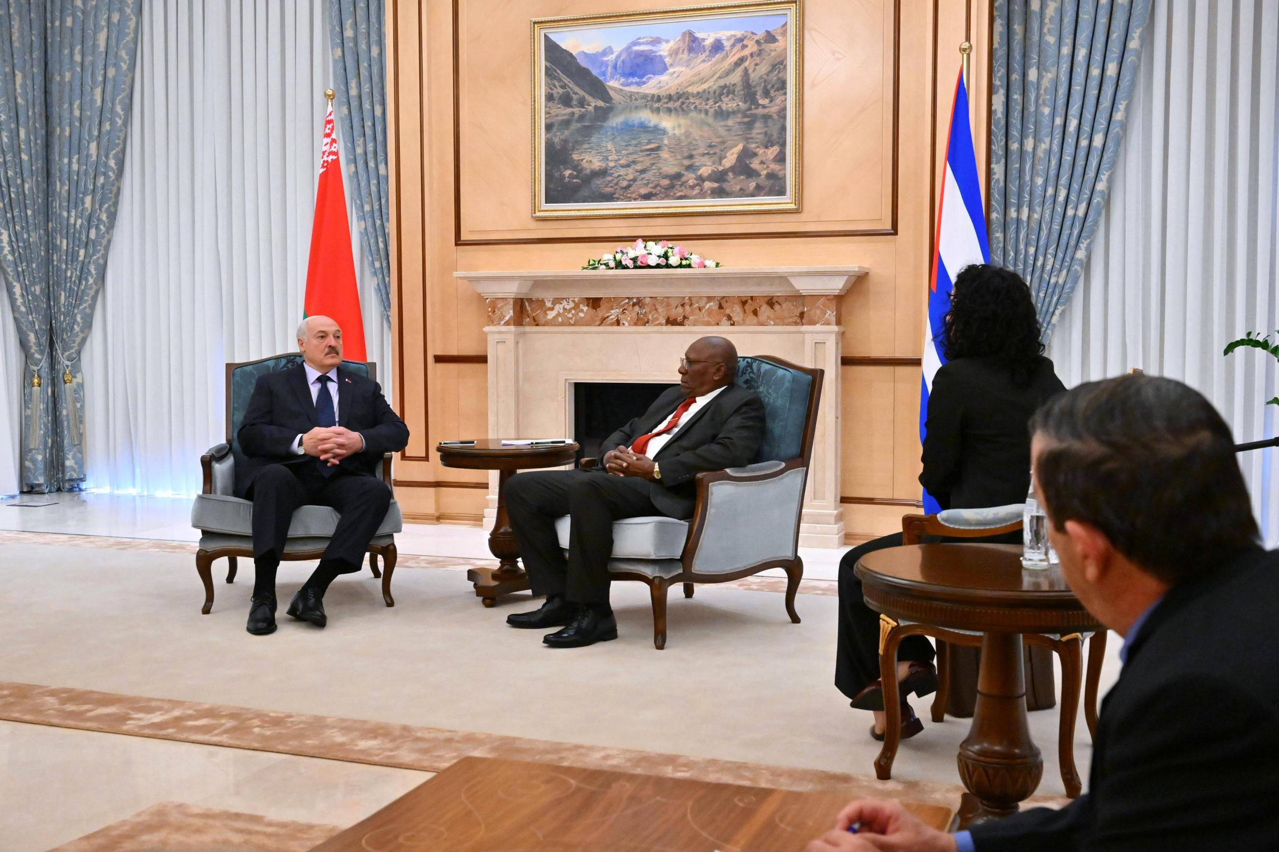En su reunión con Valdés Mesa, Lukashenko aseguró que Minsk “está al tanto” de lo que ocurre en el “país amigo”.