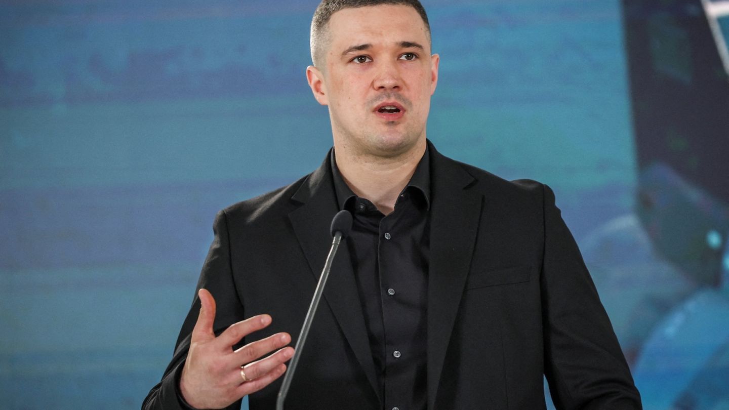 Ukraina | Ukrainan puolustus­ministeri Myhailo Fedorov eroaa