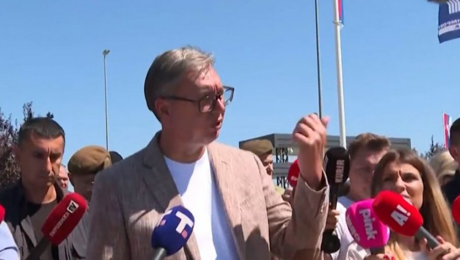 PREDSEDNIK U POSETI TOPLIČKOM OKRUGU: Vučić obišao fabriku složenih borbenih sistema i najavio prikaz "Pulsa" (VIDEO)