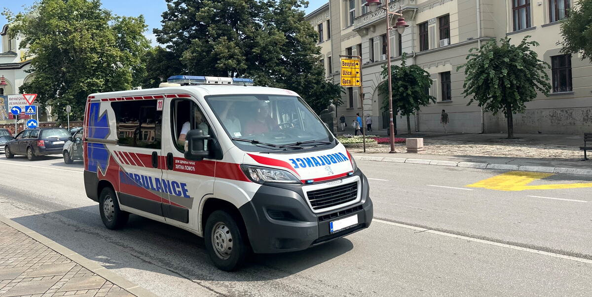 TEŠKA SAOBRAĆAJNA NESREĆA NA PUTU SUBOTICA - NOVI SAD! Kamion sleteo s kolovoza i završio u polju: Saobraćaj otežan, policija na licu mesta! (FOTO)