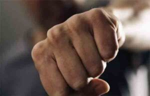 Gelosul din Chișineu-Criș: și-a tras concubina de păr și a făcut scandal