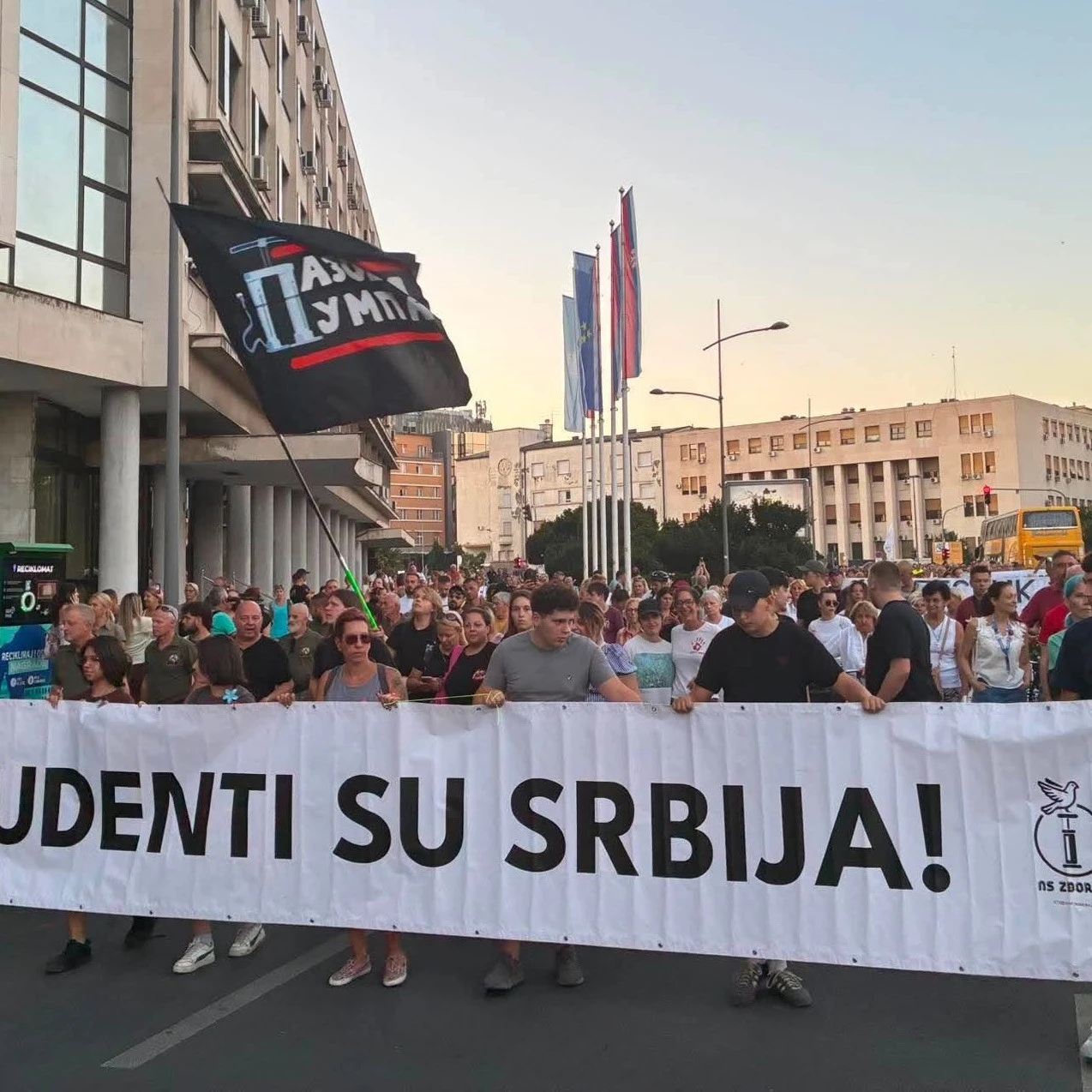 Protest u Novom Sadu, godinu dana od nereda kod prostorija SNS-a