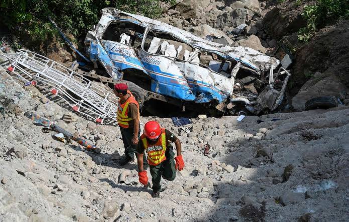 At least 40 Killed after bus falls into ravine in Southwest Pakistan