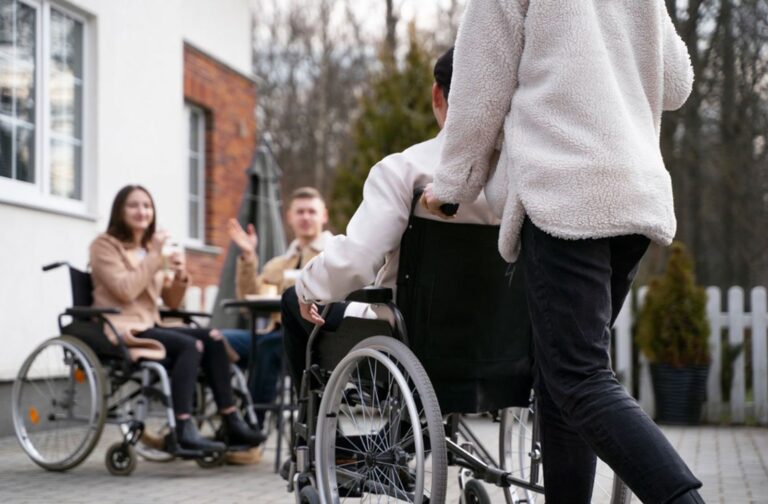 Pristupačnost u Banjaluci samo na papiru: Novi objekti bez osnovnih uslova za invalide