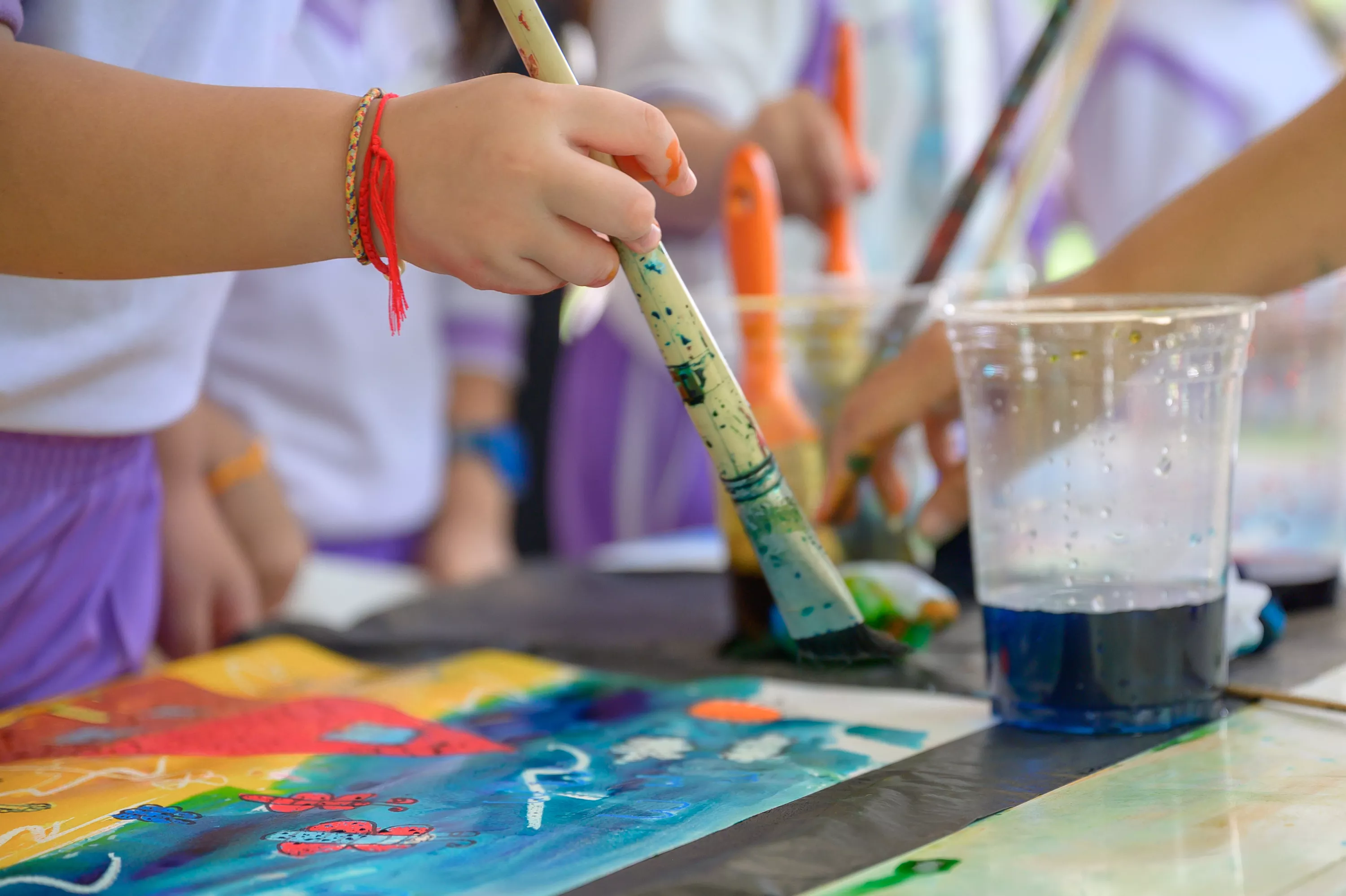 Violences dans le périscolaire : entre principe de précaution et «climat de suspicion», la question brûlante des suspensions immédiates