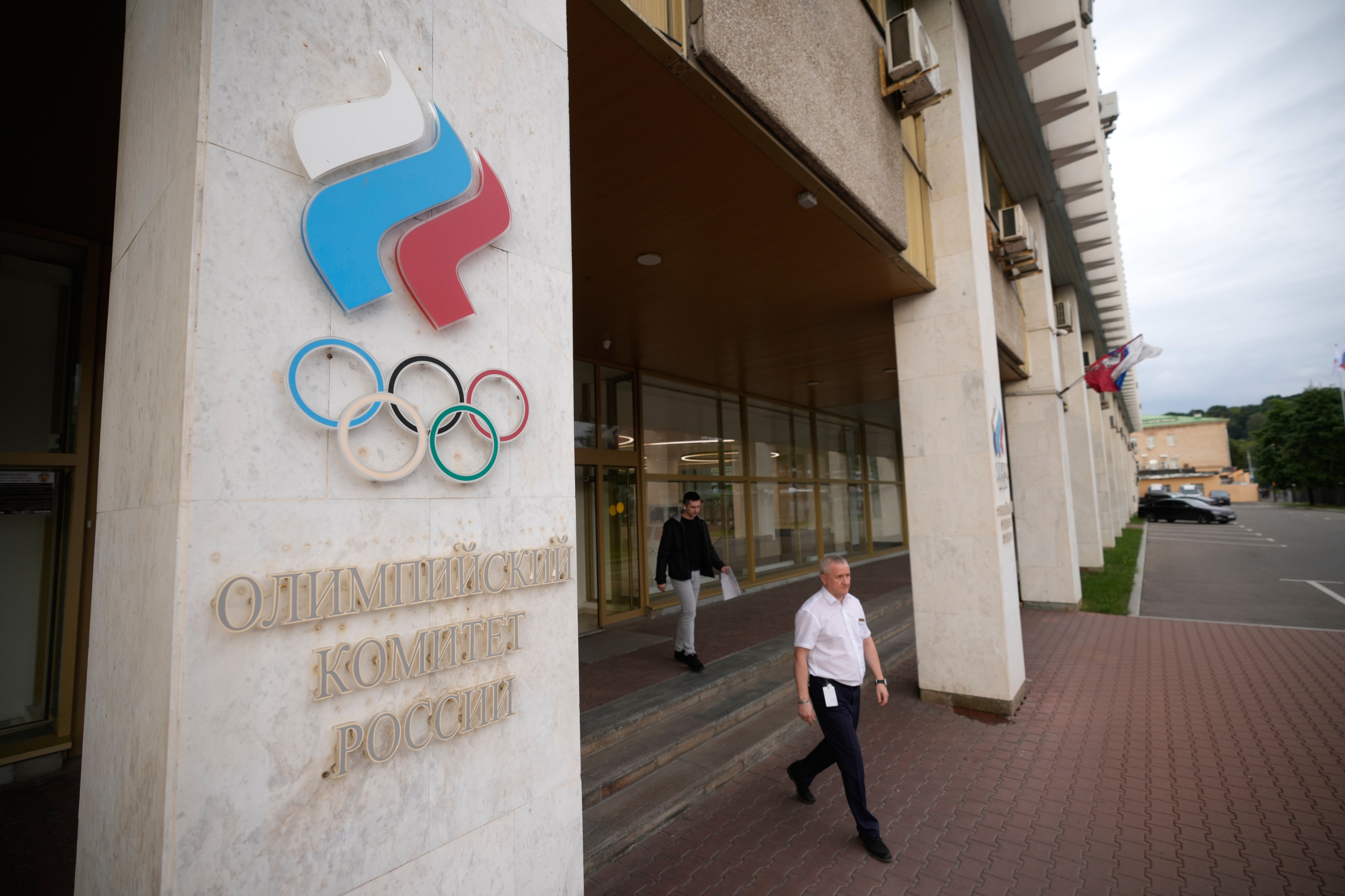 Nine EU nations urge funding cut for IOC, World Aquatics over readmitting Russians