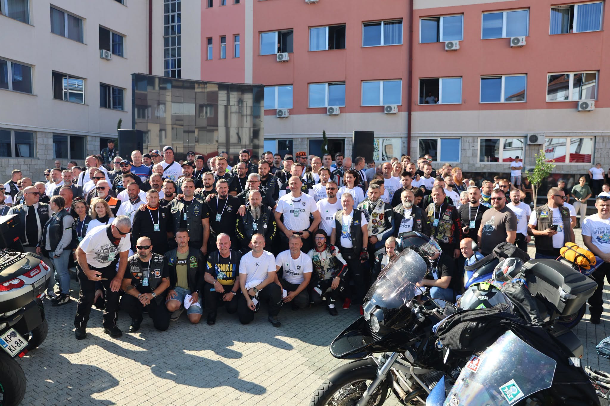 Više od 300 motorista iz Bihaća krenulo na 15. Moto maraton prema Srebrenici