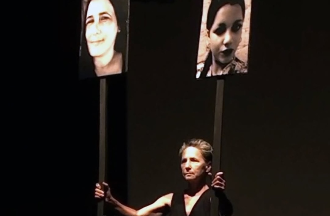 Estrenada en 2024, Madres forma parte de la etapa más reciente de una de las compañías más relevantes del teatro cubano contemporáneo.