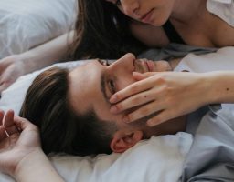 Sleep divorce: Zašto sve više parova bira odvojeno spavanje