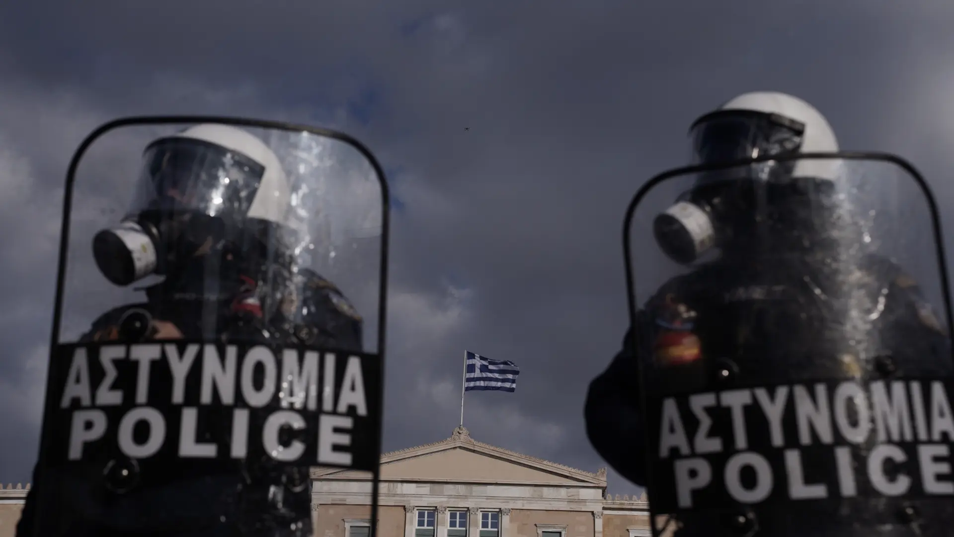  Escándalo en Grecia por la muerte de un joven autista al que la Policía disparó al menos 20 veces 