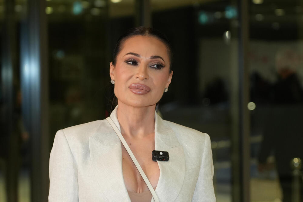 Prve fotografije nakon haosa u Cecinoj vili: Sve joj je preselo!