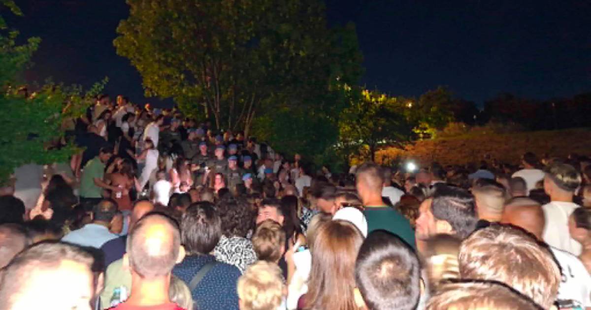 Veliki broj ljudi nije uspio ući na koncert Dine Merlina, organizatori ponudili rješenje